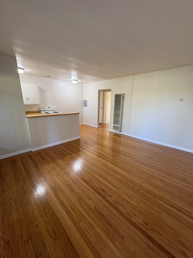 Building Photo - 16 Pacheco St