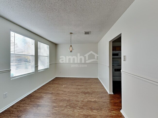 Foto del edificio - 5320 Still Canyon Drive