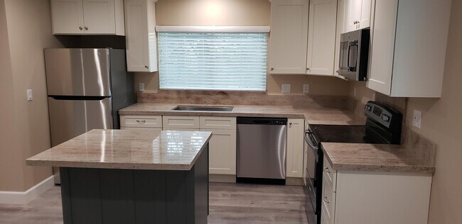 Building Photo - 584 Tilling Way