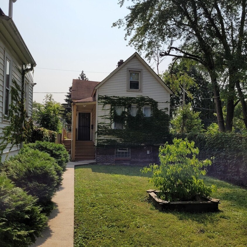 Primary Photo - 245 W 109th Pl