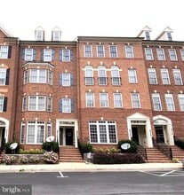 Building Photo - 9520 Hyde Pl