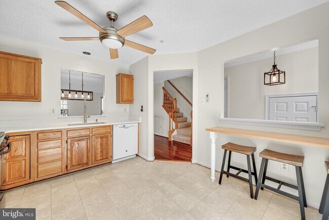 Building Photo - 2303 Massanutten Dr