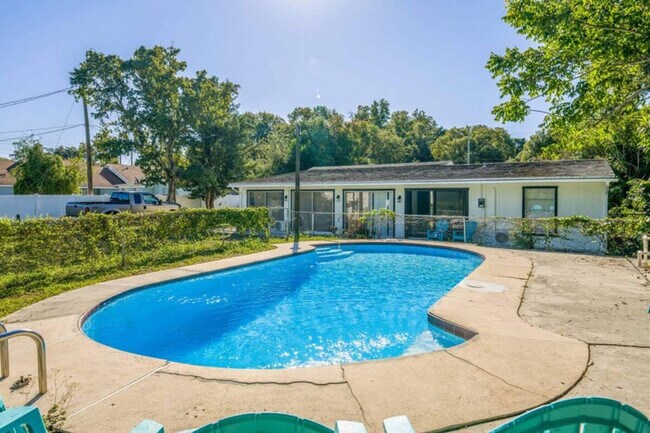 Foto del edificio - 2301 Carlton Dr