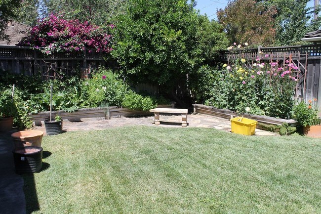 Building Photo - Adorable Willow Glen Three Bedroom Home