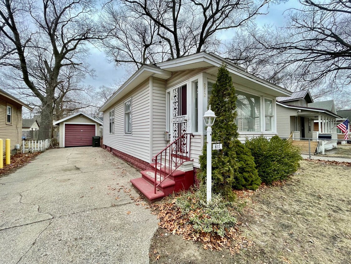 Foto principal - Two Bedroom Home in Muskegon