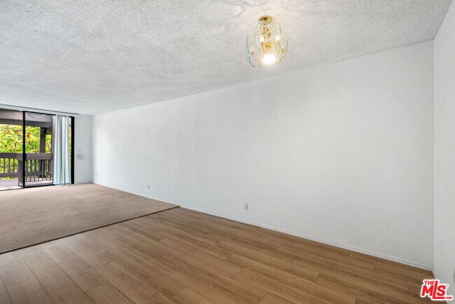 Foto del edificio - 7742 Redlands St