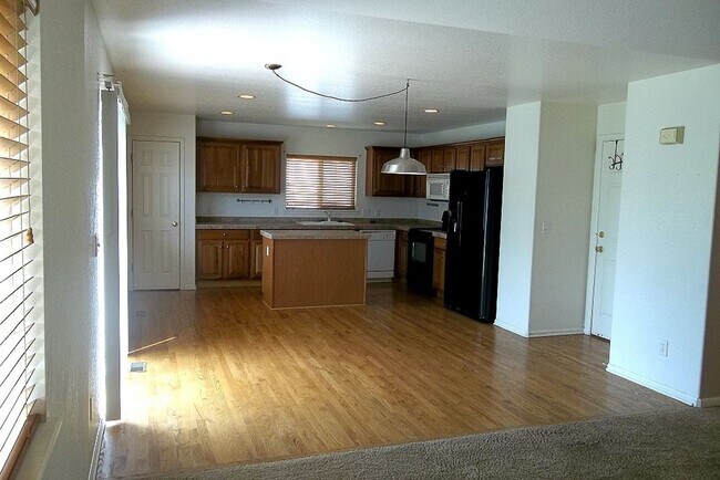 Foto del edificio - Quiet Neighborhood Living with Room to Grow