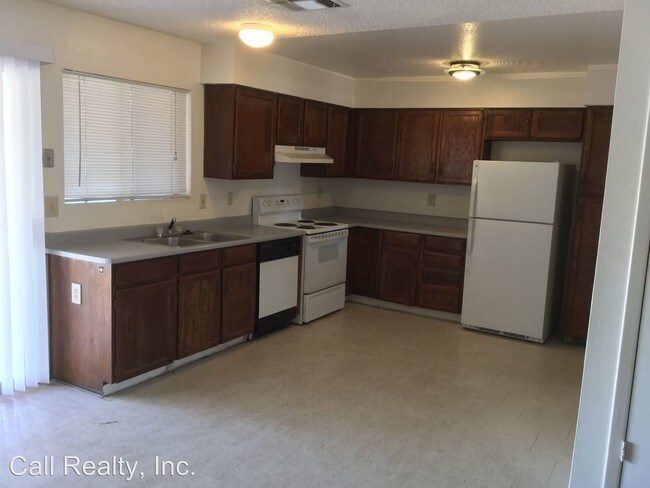 Building Photo - 2310 N Pleasant Dr