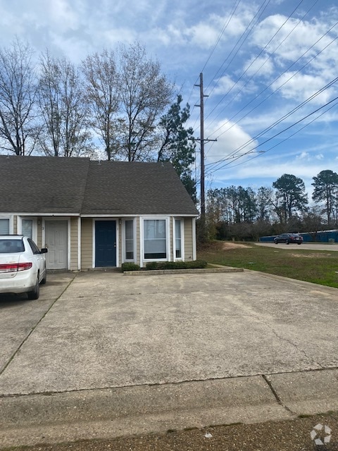 Building Photo - 400 Kennon Ln