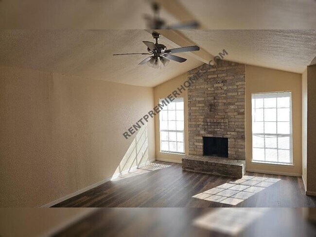 Foto del edificio - 5023 Fitzwater Dr