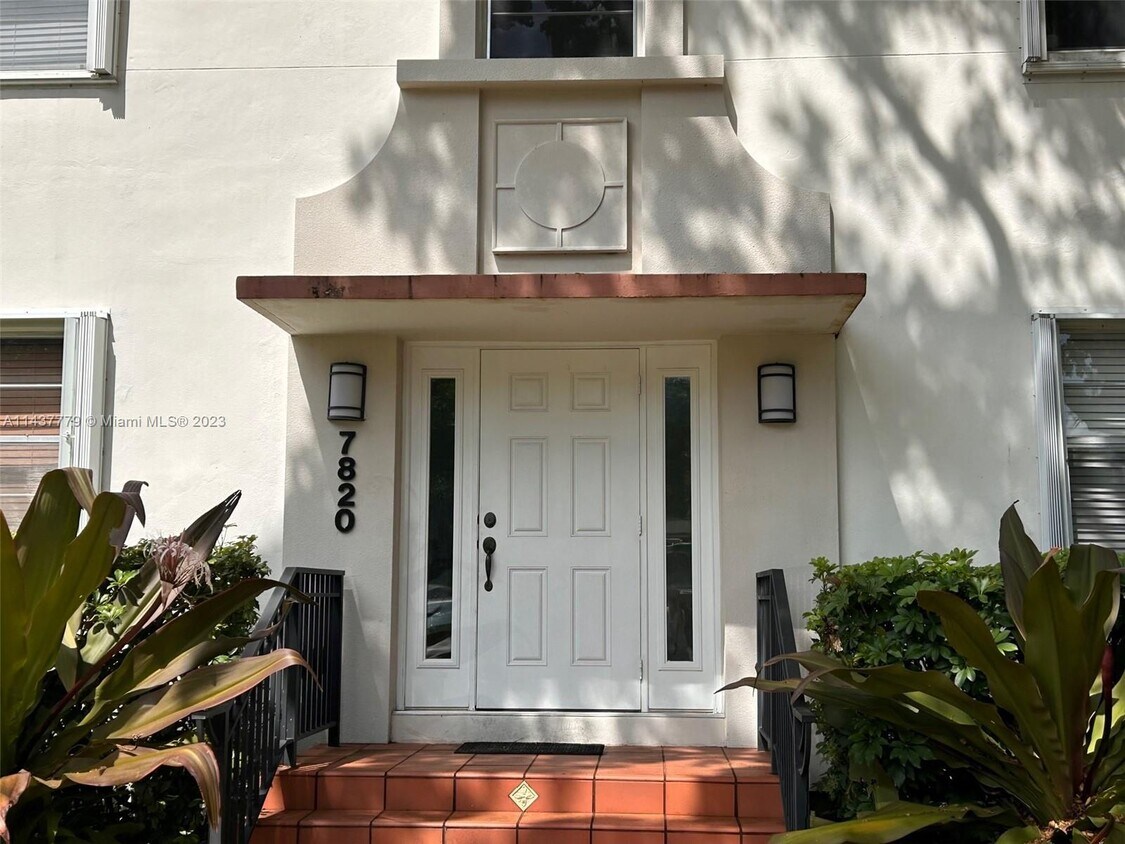 Primary Photo - 7820 SW 55th Ave