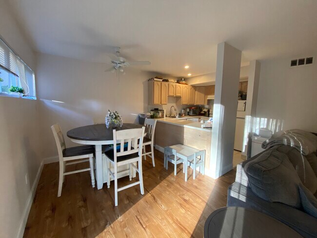 Foto del edificio - 229 Bacon Pond Rd