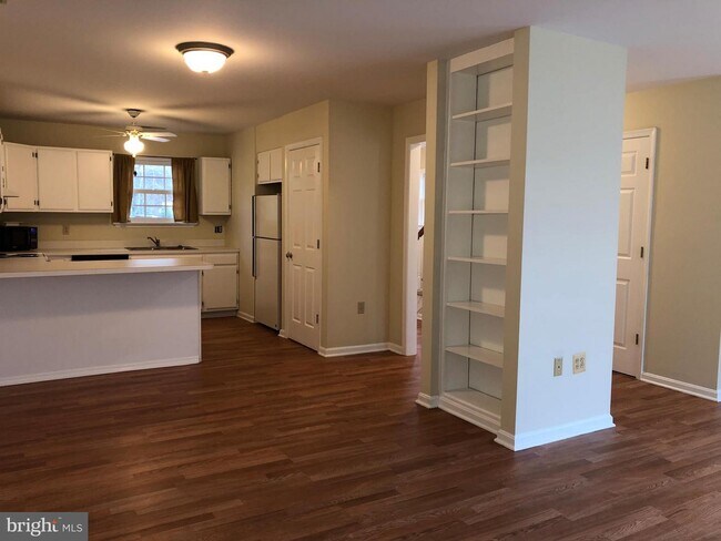 Building Photo - 15 Stonewall Ct