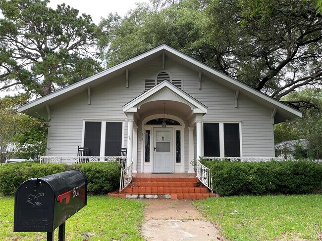 Foto del edificio - 801 Hudgins St