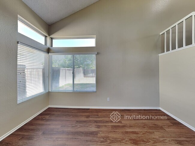 Foto del edificio - 4824 Feather River Rd