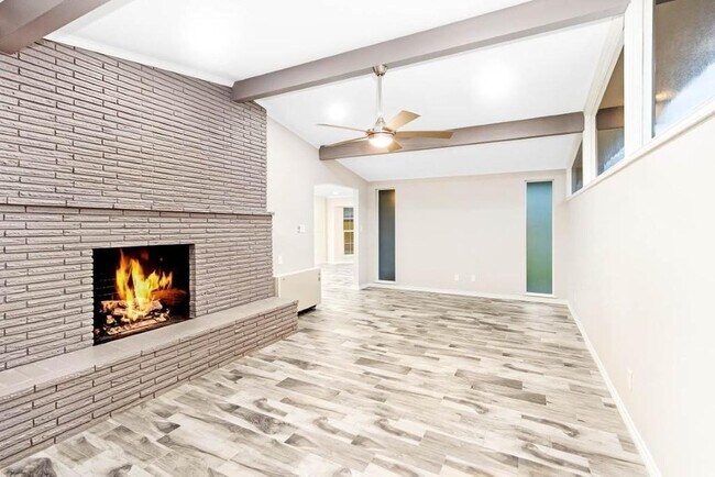 Foto del edificio - 7575 Coburn Dr