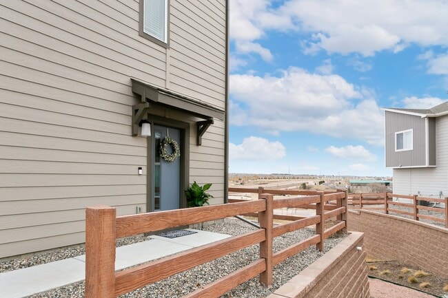 Building Photo - 7427 Gorgeted Quail Grv