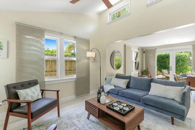 Foto del edificio - 1449 NE 23rd St