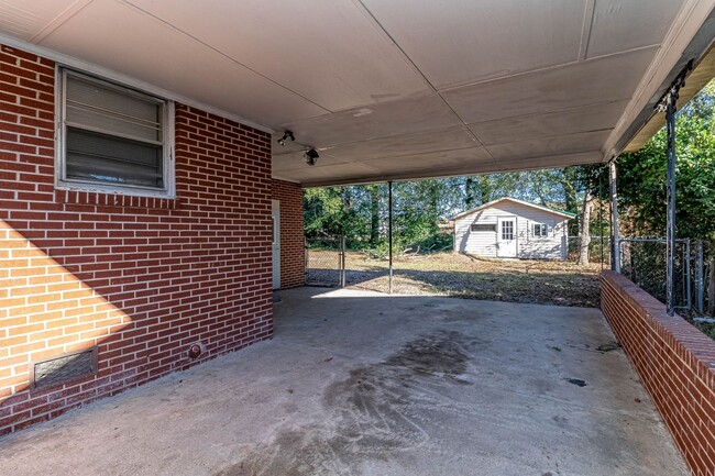 Foto del edificio - Brick Home For Rent in Goldsboro! 3 Bedroo...