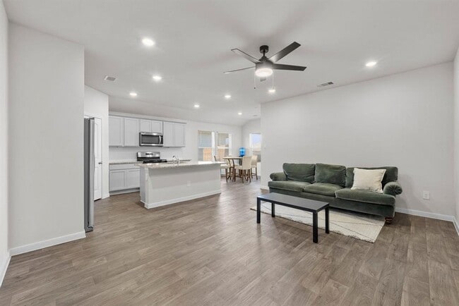 Foto del edificio - 320 Darwin Pl