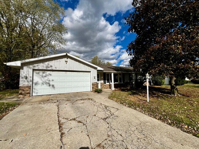 Foto del edificio - 6423 Ashbrook Dr