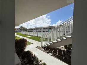 Building Photo - 3851 NE 21st Ave