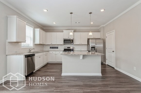 Foto del edificio - NOW AVAILABLE! - 413 Huntleigh Shores Ln, ...