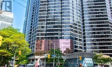 Building Photo - 1001-1001 Bay St.