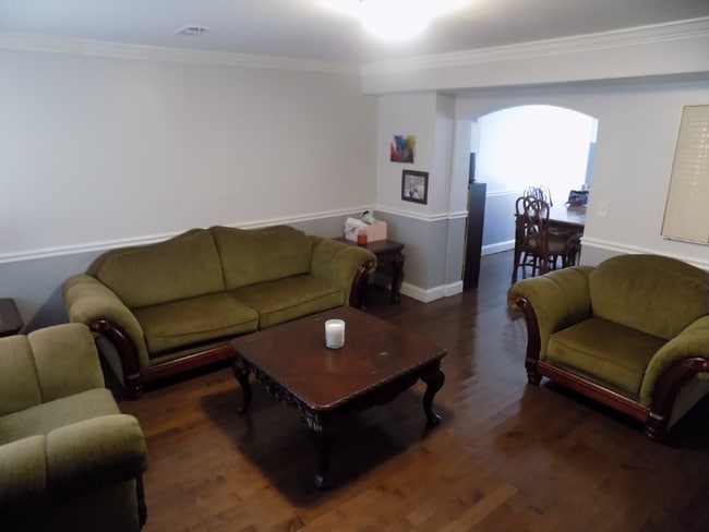 Foto del edificio - 2329 Ashburton St