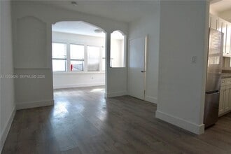 Building Photo - 501 SW 6th Ct