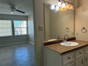 Building Photo - 11917 Bob White Dr