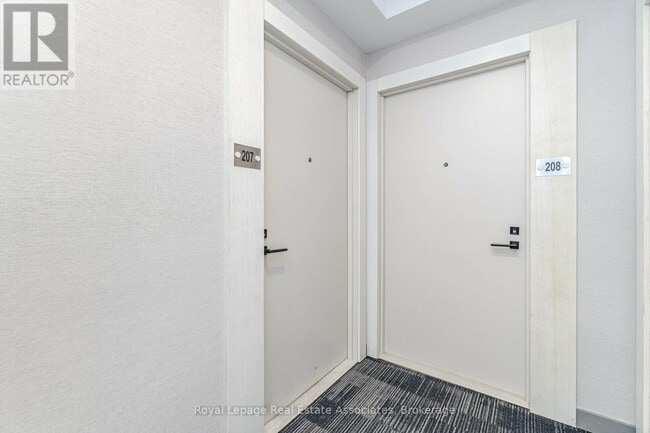 Photo du bâtiment - 4677 Glen Erin Dr