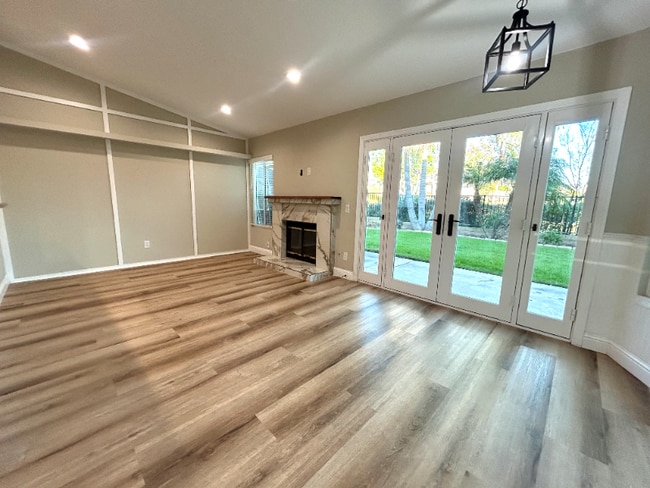 Building Photo - 1742 Oakview Way