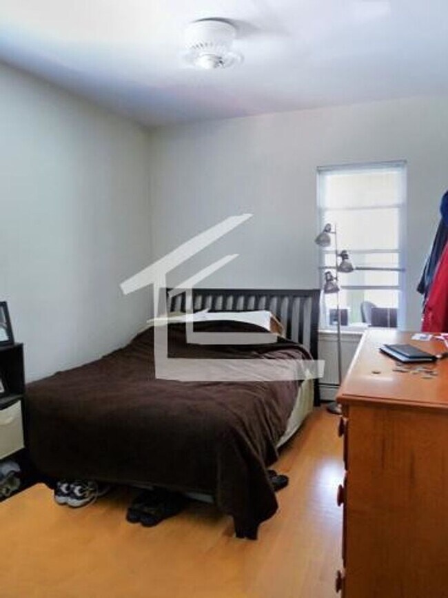 Building Photo - No Brokers Fee unit in Brighton, Parking Included, Laundry on a Site, Eat-in Kitchen