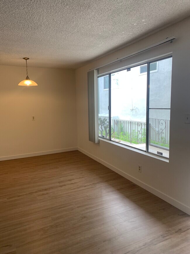 Building Photo - 2439 4th St