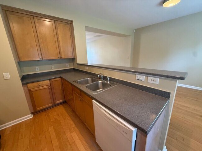 Foto del edificio - Spacious 3 bedroom 2.5 bath end unit townhome!