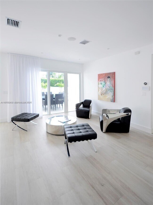 Foto del edificio - 880 N Venetian Dr