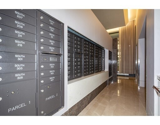 Building Photo - 10 Nouvelle Way
