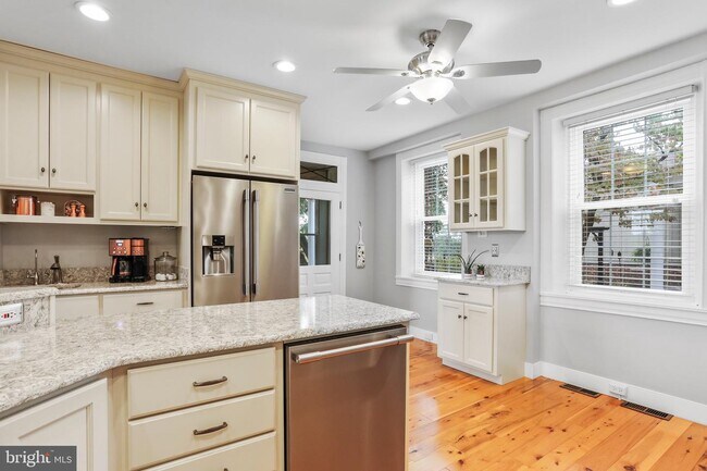 Foto del edificio - 1620 Buchanan Trail E