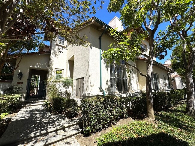 Foto del edificio - Beautiful 3Bd/2.5Ba Spacious Home in Tustin!