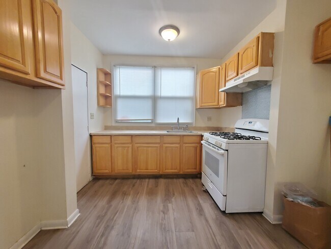 Building Photo - 210 Van Nostrand Ave