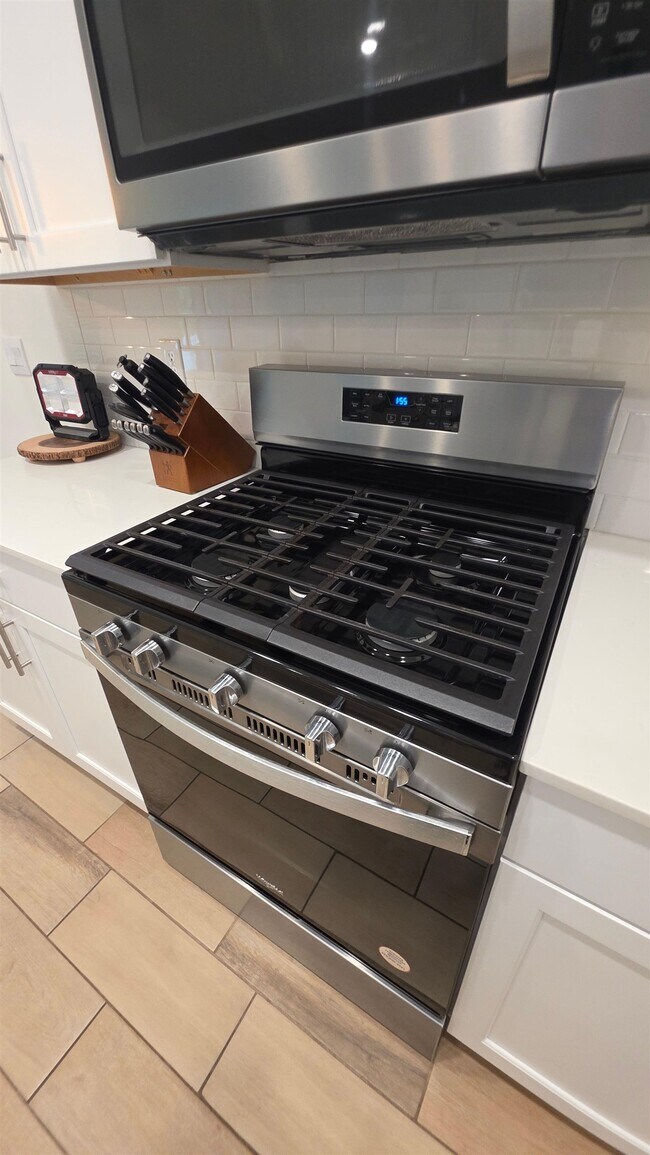 Building Photo - 248 Zancara St