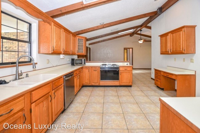 Building Photo - 3 br, 2.5 bath House - 47 Sycamore Circle