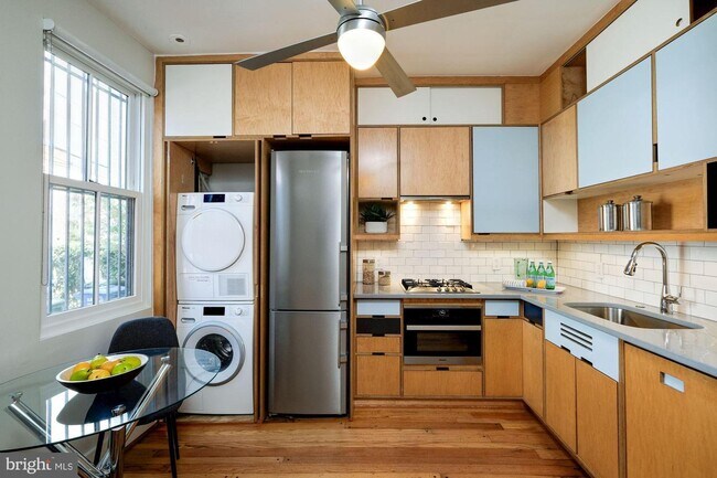 KITCHEN - 919 Hughes Mews NW