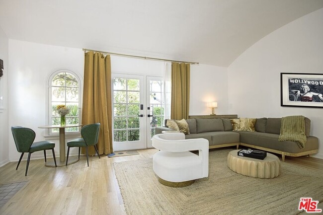 Building Photo - 953 N Martel Ave