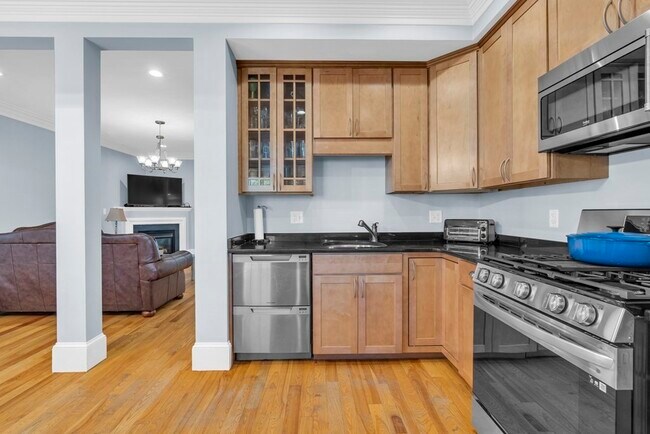 Building Photo - 55 Gates St