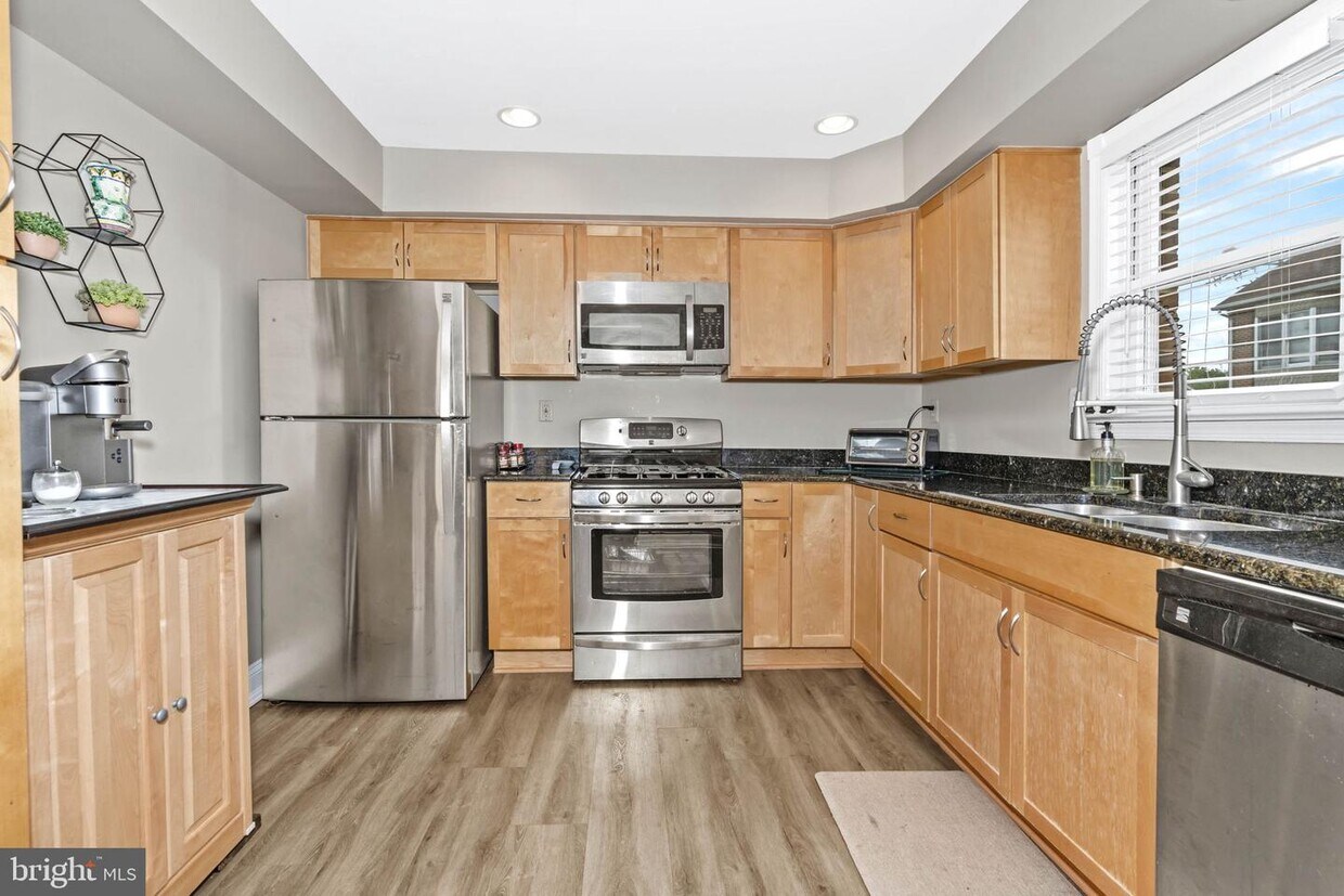 Primary Photo - 205 E Evans St