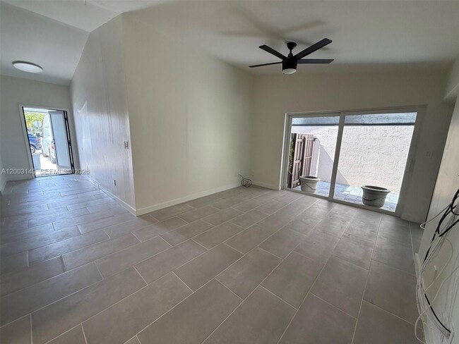 Building Photo - 531 SW 89th Ct