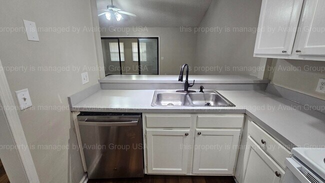 Foto del edificio - 3545 Villa Pl