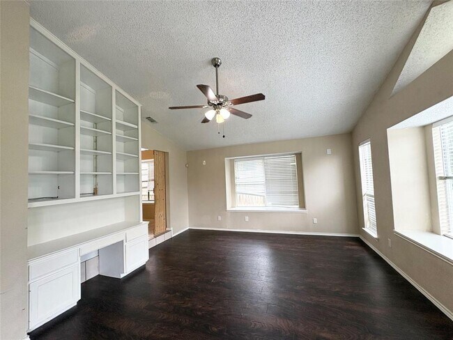 Foto del edificio - 3014 Cottonweed Trail